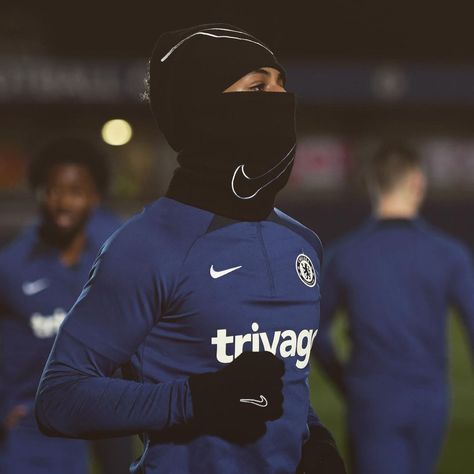 Pfp Football, Football Pfp, Football Mask, Real Madrid Pictures, Chelsea Football Team, Chelsea Players, Football Jersey Outfit, Football Fever, Memphis Depay