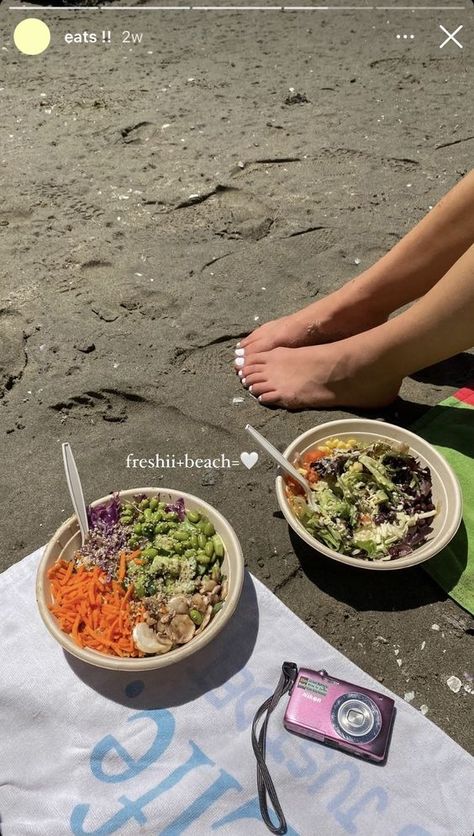 freshii + beach = 🤍|#KetoBurn #KetoMAX #KetoBurn #indiva Beach Lunch Aesthetic, Summer Recipes Aesthetic, Buddha Bowl Aesthetic, Vegan Girl Aesthetic, Healthy Summer Aesthetic, That Girl Lunch, Summer Lunch Aesthetic, That Girl Food, Tropical Diet