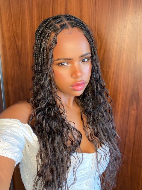 Braids With Strands Out, Goddess Braids Mid Length, Bairds For Black Women, Curly Braided Hairstyles For Black Women, Natural Goddess Braids Hairstyles, Natural Hair Goddess Braid, Medium Length Goddess Braids, Mid Back Braids, Braids On Big Forehead