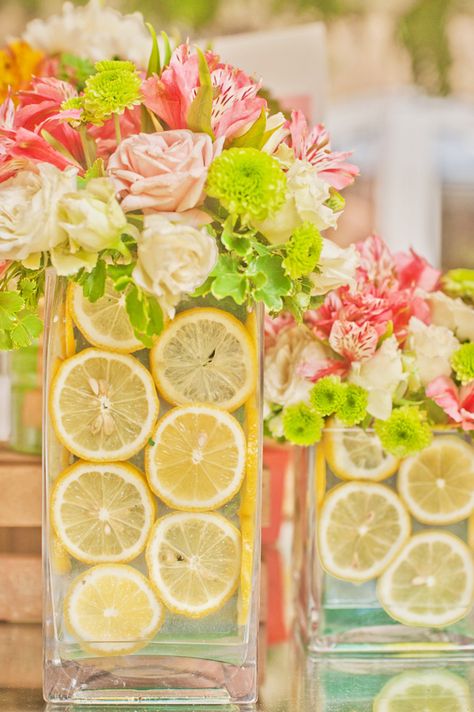 Bright floral arrangements always make for beautiful centerpieces. Add an unexpected — and super springy — twist by lining your vases with lemon slices. Get the tutorial from Hostess with the Mostess »  - GoodHousekeeping.com Wedding Shower Brunch Decorations, Diy Party Table, Wedding Shower Brunch, Flowers In Vases, Pink Lemonade Party, Summer Table Decorations, Fruit Centerpieces, Brunch Decor, Diy Flores