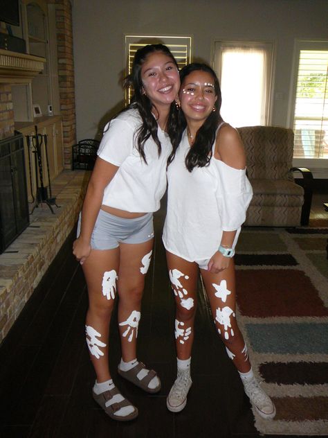 White Out Themed Football Game, Whiteout Outfit, White Out Football Game Outfit, Whiteout Football Theme Outfit, White Out Football Game, School Spirit Face Paint, Leg Painting, Beach Pictures Friends, Pep Rally