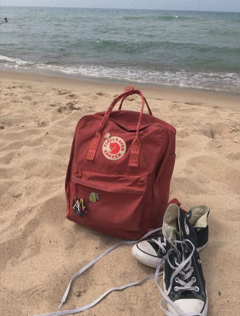 Red Kanken Aesthetic, Red Kanken Backpack, Tas Kanken, Fjallraven Kanken Aesthetic, Kanken Aesthetic, Backpack Fjallraven, Red Can, Aesthetic Backpack, Aesthetic School