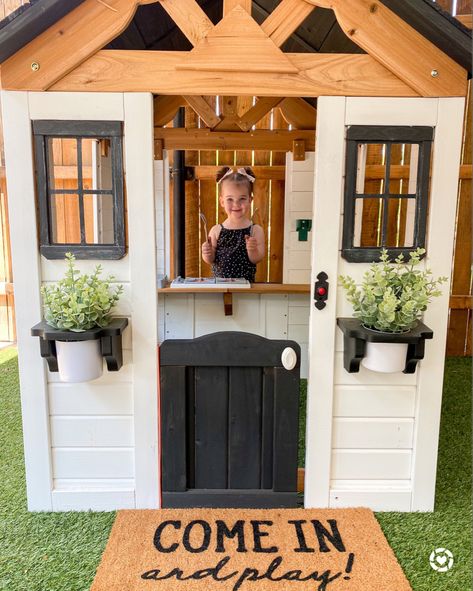 Check out how to create this Modern Farmhouse Playhouse for your own child! Farmhouse Playhouse, Playhouse Remodel, Diy Kids Playhouse, Wood Playhouse, Playhouse Ideas, Diy Playhouse, Backyard Playhouse, Playhouse Outdoor, Wooden Playhouse