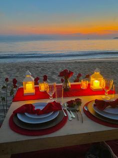 Romantic Picnic Set Up, Home Picnic Ideas, Surprise Proposal Pictures, Romantic Beach Picnic, Engagement Photo Shoot Beach, Picnic Party Decorations, Romantic Spa, Fall Bedroom Ideas, Surprise Ideas