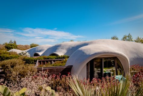 Robert Downey Jr. and His Sustainable Malibu Home Design Robert Downey Jr House, Monolithic Dome Homes, Malibu Mansion, Bubble House, Malibu Home, Earth Sheltered, Dome Home, Eco Architecture, Sustainable Technology