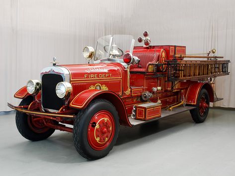 Fire Truck Room, Fire Trucks Pictures, Truck Room, Fire Equipment, Antique Trucks, Rescue Vehicles, Fire Apparatus, House Fire, Fire Rescue