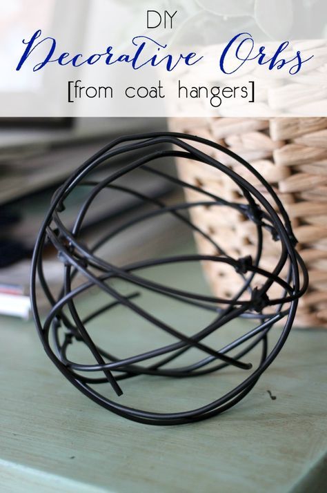 Love these modern decorative orbs! Can't believe they came from coat hangers. Great video tutorial! Coat Hanger Diy, Wire Hanger Crafts, Decorative Orbs, Wire Coat Hangers, Metal Coat Hangers, Hanger Crafts, Hanger Diy, Metal Working Projects, Metal Tree Wall Art