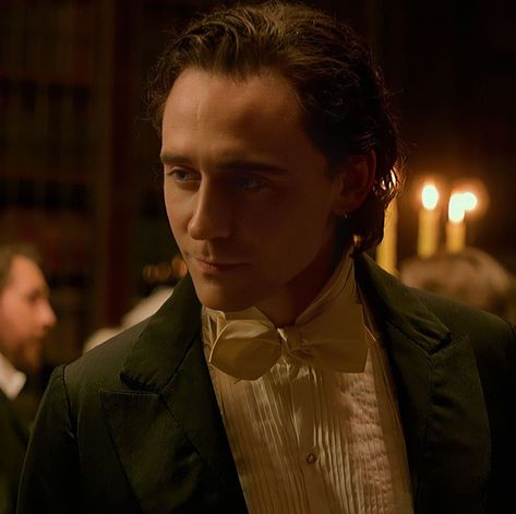 Thomas Sharpe Icon, Thomas Sharpe Imagines, Thomas Sharpe Crimson Peak, Crimson Peak Poster, Pretty Actors, Tom Hiddleston Crimson Peak, Loki Imagines, Thomas Sharpe, You Lied To Me