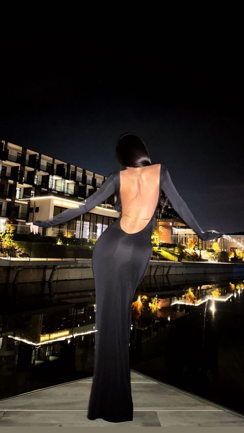 Foto Drip, Long Backless Dress, Dress Pose, Summer Night Photos, Inspo Fits, Dress Night, Black Dress Outfits, Aesthetic Women, Night Out Outfit