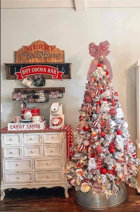 Coffee Theme Christmas Tree, Hot Cocoa Christmas Tree, Theme Christmas Tree, Granny Christmas, Beverage Station, Gingerbread Christmas Decor, Cocoa Christmas, Cozy Christmas Decor, Milk And Cookies