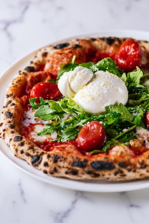 Burrata Cheese Pizza, Pizza With Burrata Cheese, Pizza Fancy, Pizza Burrata, Burrata Pizza, Fancy Pizza, Pizza Gourmet, Neopolitan Pizza, New Pizza