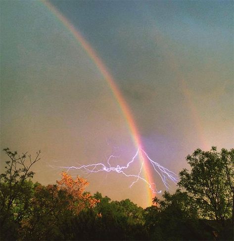 Pool Picture, Image Nature, Perfectly Timed Photos, Lightning Strikes, Perfect Timing, Time Photo, Pretty Photos, Punch Man, Jolie Photo