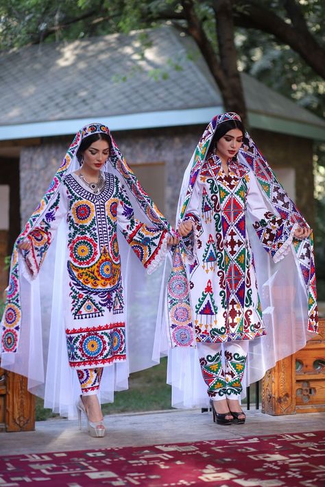 Tajik Fashion and the Challenges of Achieving an International Breakthrough - Voices On Cental Asia Tajik Clothes, Tajik Dress, Ways To Tie Scarves, Costumes Around The World, Rich Aesthetic, Embroidered Coat, Afghan Fashion, Afghan Clothes, Islamic Dress