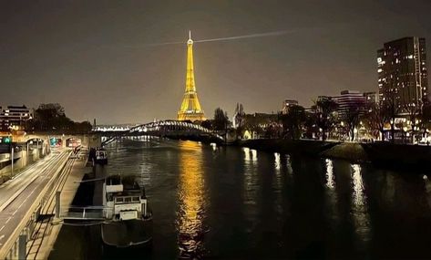 Paris Night Aesthetic, Paris Aesthetic Night, Eiffel Tower At Night, Paris View, Paris Wallpaper, Paris Aesthetic, Stranger Things Aesthetic, Paris At Night, Paris Photography