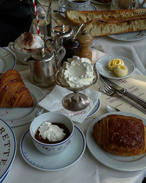 Hot Chocolate And Croissant, Parisian Restaurant, France Restaurant, France Breakfast, Restaurant Aesthetic Food, Food In Paris Aesthetic, Parisian Food, Parisian Breakfast Aesthetic, Parisian Cafe Aesthetic