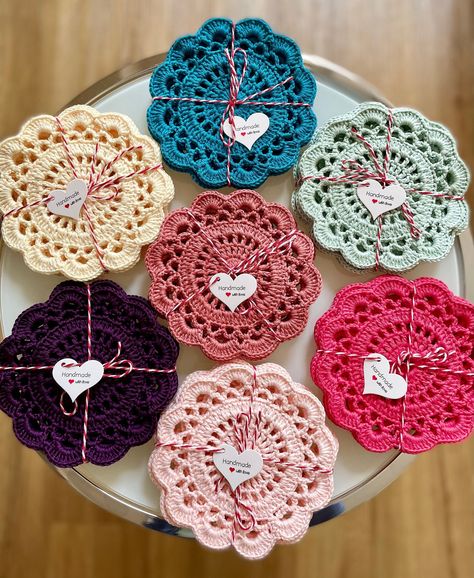 Coaster Patterns, Crochet Hot Pads, Confection Au Crochet, Crochet Coaster Pattern, Crochet Coaster, Pola Amigurumi, Crochet Simple, Custom Crochet, Crochet Diy