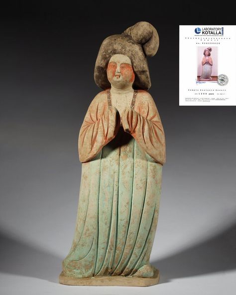 A LARGE PAINTED POTTERY FIGURE OF A COURT LADY TANG - Aug 08, 2020 | Marktraces Art Gallery in United Kingdom Chinese Sculpture Ancient, Chinese Ancient Art, Tang Dynasty Art, Holding A Plate, Chinese Sculpture, Chinese Figurines, Red Pigment, Ancient Roman Coins, Ancient Chinese Art