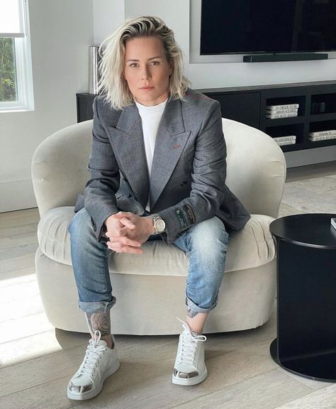 Lesbian Fashion - The Hottest Lesbian Outfits for 2021 - Our Taste For Life Lesbian Outfit Ideas, Tomboy Formal Outfits, Butch Lesbian Fashion, Butch Fashion, Lesbian Outfits, Tomboy Look, Lesbian Fashion, Coordinating Outfits, Queer Fashion