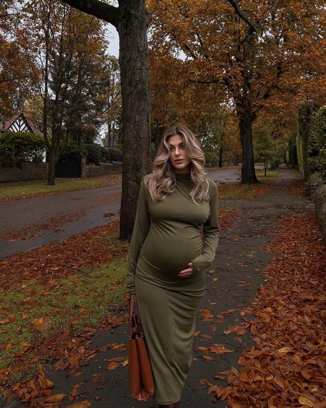 Autumn Outfits For Pregnant Women, Dress The Bump Fall, Modest Maternity Outfits Winter, Fall Outfit For Pregnant Women, Pregnant Instagram Story, Fall Outfits Pregnant Women, Fall Gender Reveal Outfit For Mom, Pregnant Outfits Autumn, Pregnant Autumn Outfits