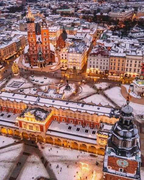 Kraków Krakow At Christmas, Krakow In Winter, Krakow Poland Winter, Krakow Winter, Krakow Aesthetic, Krakow Christmas, Poland Winter, Poland Aesthetic, Poland Vacation