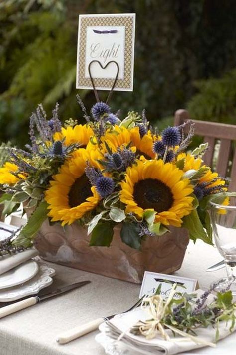 Sunflowers wedding centerpiece / http://www.himisspuff.com/country-sunflower-wedding-ideas/2/ Sunflower Wedding Centerpieces, Rustic Sunflower Wedding, Sunflower Centerpieces, Sunflower Arrangements, בר מצווה, Sunflower Wedding, Deco Floral, Floral Ideas, Wedding Table Centerpieces