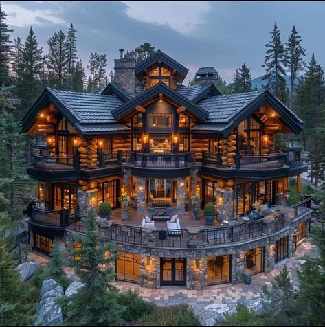 Big Guest House, Mountain Cabin Mansion, Pretty House In The Woods, Cozy Big House Exterior, Huge Log Cabin Homes, Cabin Mansion Floor Plans, Big Cabin Houses, Mansions In The Woods, Summer Home Exterior