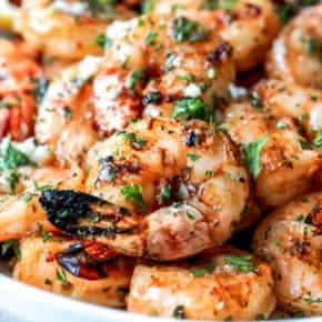 Garlic Grilled Shrimp - Spend With Pennies Grilled Shrimp Marinade, Poulet General Tao, Spicy Grilled Shrimp, Shrimp Marinade, Shrimp Kabobs, Homemade Garlic Butter, Grilled Shrimp Skewers, Cabbage And Sausage, Grilled Shrimp Recipes