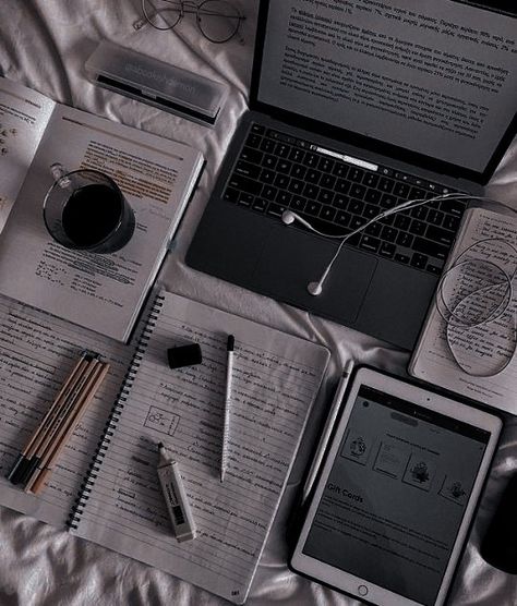 Accounting Student Aesthetic, Books And Pens Photography, ليلو وستيتش, Studera Motivation, Accounting Student, Study Board, Study Organization, Studying Life, Book Wallpaper