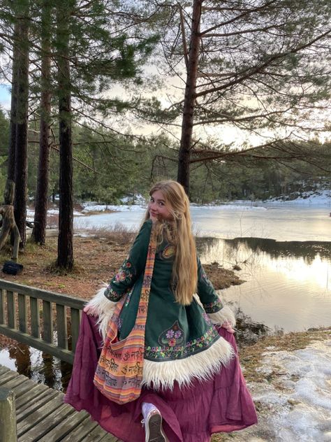 Hippie Outfits Winter, Hippie Winter Outfits, Winter Hippie, Hippie Fits, Mode Hippie, Boho Clothes, Earthy Outfits, Fairy Clothes, Boho Hippie Chic