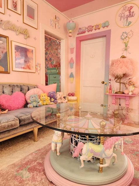 Funky Apartment, Upcycled Coffee Table, Kawaii Home, Kawaii Bedroom, Pastel House, About School, Pastel Room, Pretty Room, Dreamy Room