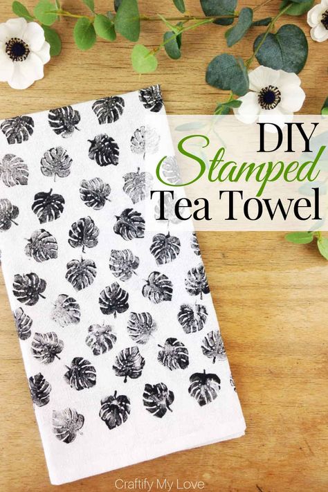 Learn how to DIY hand stamped tea towel or dish clothes. Stamping on fabric is a great way to DIY gift ideas such as a dish towel for a foodie to use for cooking or as a photo prop. #craftifymylove #stampedteatowel #howtostamponfabric #DIYdishcloth #DIYgiftidea #mothersday #christmas #foodblogger #photoprop Diy Printed Napkins, Hand Painted Tea Towels Diy, Stamped Tea Towels Diy, Homemade Dish Towels, Stamping On Fabric, Hand Stamped Tea Towels, Fabric Stamping Diy, Tea Towels Crafts, Hand Stamped Fabric