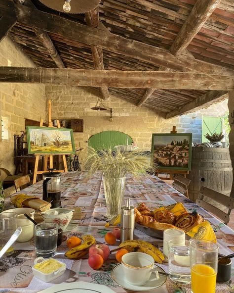 seeladanse 🌿 on Instagram: “rural breakfast at La Provence 🌾 from the beautiful @le_mas_blanc_uzes ✨ #breakfastwithaview #townandcountry #cotedazur…” Rural Italy, Rural France Aesthetic, Rural France, Rural Aesthetic, Southern Italy Aesthetic, Mediterranean Aesthetic, Italy Home, France Aesthetic, Mediterranean Style Home