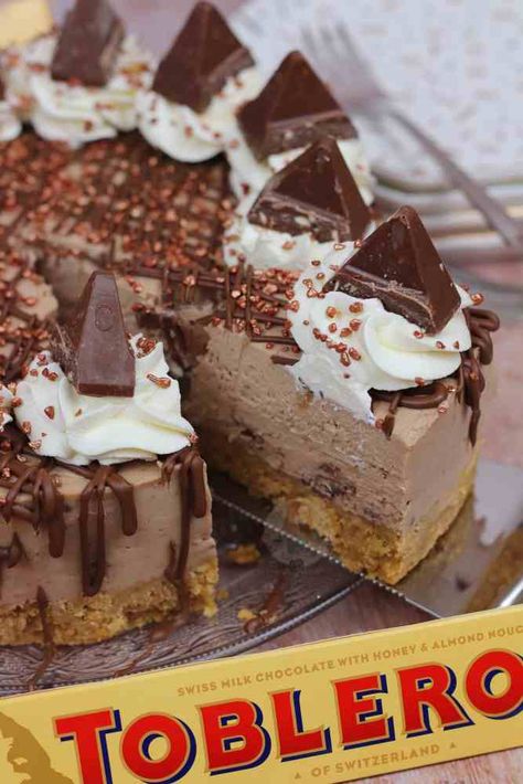 Toblerone Cheesecake Recipe, Toblerone Cake, Rolo Cheesecake, Toblerone Cheesecake, Cheesecake Cake Recipes, Janes Patisserie, Cheesecake Cake, Easy Cheesecake Recipes, Pecan Recipes