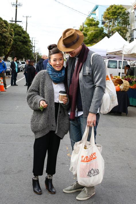 Casual winter street style at the San Francisco farmers’ markets. San Francisco Street Style Winter, Parisian Winter Outfits, San Francisco Street Style, Parisian Winter, Farmers Market Outfit, Market Outfit, Winter Street Style, Parisian Outfits, Winter Street