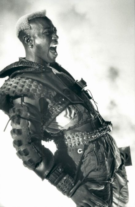 Wesley Snipes as Simon Phoenix Post Apocalyptic Costume, Demolition Man, Wesley Snipes, Men Tumblr, Apocalypse World, Black Cowboy, Movie Shots, Cyberpunk Fashion, The Expendables