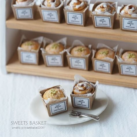 Mini Patisserie, Mini Cinnamon Rolls, Bake Sale Packaging, Cupcake Packaging, Baking Packaging, Miniature Foods, Miniature Bakery, Dessert Packaging, Bakery Packaging