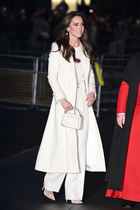 Kate Middleton Plays Royal Hostess at Her Third Christmas Carol Concert at Westminster Abbey Lady Sarah Chatto, Kate Middleton Style Outfits, Looks Kate Middleton, 8 December, Christmas Concert, Princess Kate Middleton, Monochrome Fashion, Kate Middleton Style, Pippa Middleton