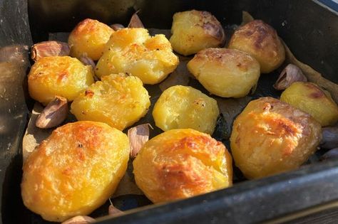 The secret to making them super crispy is to "gently half-squash each potato" Jamie says Jamie Oliver Roast Potatoes, Jamie Oliver Potatoes, Potatoe Ideas, The Best Roast, Best Roast Potatoes, Chef Jamie Oliver, Perfect Roast Potatoes, Best Roast, Christian Thanksgiving