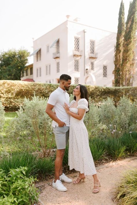 Laguna Gloria Engagement Photos by Wedding Photographer Ann Mark - Bridgerton Inspired, Chateau Editorial Couples Portraits Laguna Gloria Engagement Photos, Engagement Spots, Bali Photoshoot, Engagement Picnic, Austin Engagement Photos, Laguna Gloria, Photoshoot Moodboard, Outfit Ideas Beach, Picnic Photoshoot