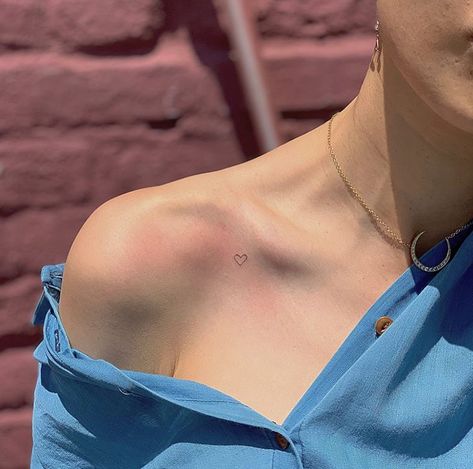 Collarbone Tattoos, Fierce Tattoo, Clavicle Tattoo, Tiny Tats, Tiny Heart Tattoos, Small Shoulder Tattoos, Single Needle Tattoo, Hip Tattoos Women, Petite Tattoos