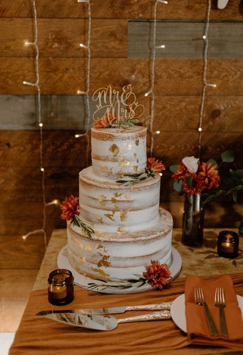 Rustic Wedding Orange, Burnt Orange Cake Wedding, Wedding Rustic Orange, Rustic Gold Wedding, Rustic Wedding Centerpieces Burnt Orange, Rustic Burnt Orange Wedding Cake, Rustic Sunset Wedding, Rusty Orange Wedding Cake, Burnt Orange Halloween Wedding