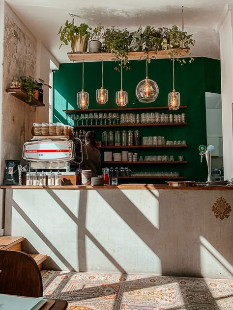 Cozy Diner Aesthetic, Maximalist Coffee Shop, Bohemian Cafe Interior, Boho Cafe Decor, Green Cafe Design, Green Cafe Aesthetic, Art Cafe Interior, Vintage Cafe Decor, Bohemian Coffee Shop