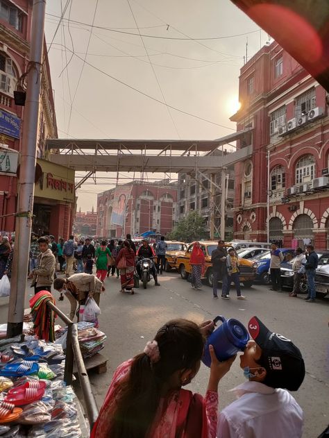 Kolkata sunset Kolkata Sunset, Kolkata Snap, New Market Kolkata, Kolkata Aesthetic, Streets Of Kolkata, Kolkata Photography, Indian Street, Hiding Face, Profile Pictures Instagram