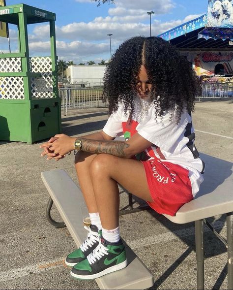 Summer Fits Tomboy, Tom Boy Summer Outfits, Skater Girl Outfits Summer Street Styles, Tomboy Outfits Black Women, Tomboy Style Summer, Tomboy Fashion Summer, Skater Girl Outfits Summer, Tomboy Summer Outfits, Summer Tomboy Outfits