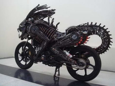 WOW! Alien Motorcycle, Monster Motorcycle, Pretty Bike, Hot Bikes, Cool Motorcycles, Indian Motorcycle, Pretty Cars, Vehicle Design, Custom Motorcycles