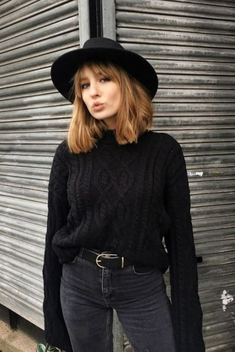 Fedora Hat Outfits, Mode Shoes, Neue Outfits, Easy Style, Outfit Trends, Rock Punk, Casual Hat, Business Outfit, All Black Outfit