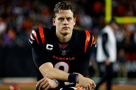 Joe Burrow Aesthetic, Joe Burrow Wallpaper, Joe Burrow Cute, Joe Shiesty, Mark Andrews, Joe Borrow, Football Books, Thursday Night Football, Bengals Football