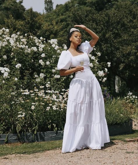 Soft Feminine Outfits, Feminine Outfits, Classy Gowns, Beautiful Photoshoot Ideas, Picnic Dress, Modesty Fashion, Black Femininity, Effortlessly Chic Outfits, Soft Feminine