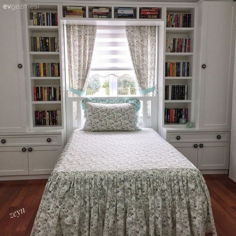 How To Place Your Bed In Front Of A Window • One Brick At A Time Ikea Bedroom Storage, Bedroom Built Ins, Beds Ideas, Divan Beds, Bedroom Arrangement, Bedroom Furniture Layout, Dream Ideas, Pallet Furniture Living Room, Ideas For Living Room