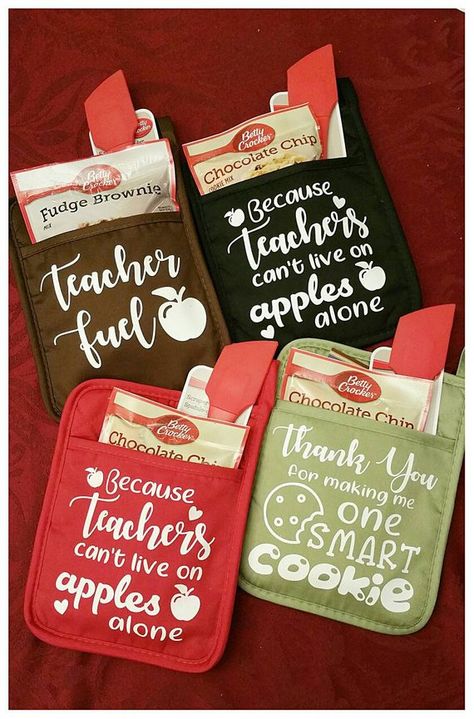 Potholder Crafts, Honey Jar Wedding Favors, Betty Crocker Cookies, Design Pot, Wedding Favour Jars, Bbq Kit, Bbq Gifts, Personalized Kitchen, Teacher Apple